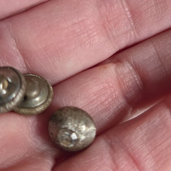7 small vintage metal buttons with clear rhinestone. - Picture 3 of 3